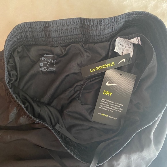 Bundle JOLYN shorts, THE UPSIDE Soul-cycle Midi Pant Leggings ,NIKE shorts - Picture 9 of 16